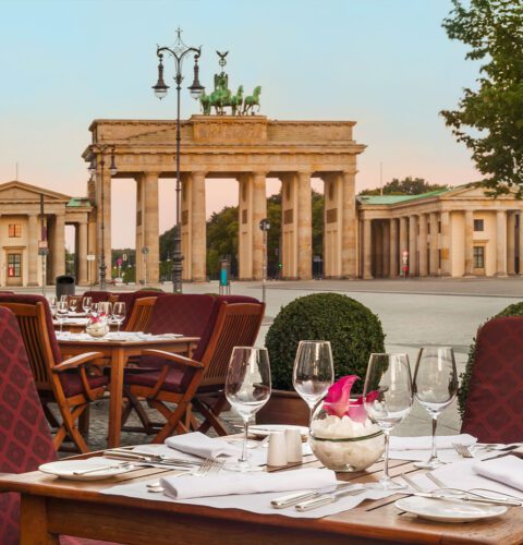 Hotel Adlon Kempinski é um dos melhores para ficar em Berlim. Fica bem em frente ao Portão de Brandemburgo