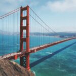 Golden Gate Bridge, San Francisco, vista de cima com céu azul